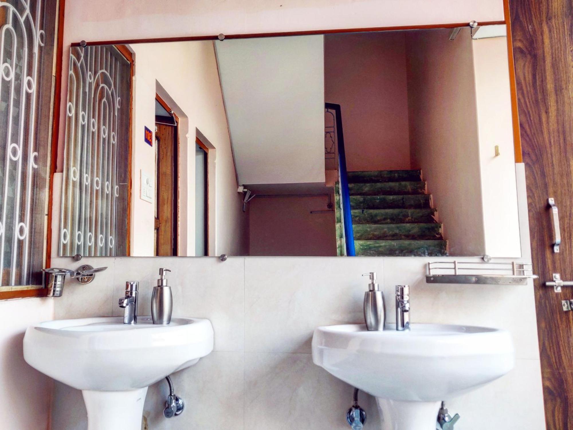 Live Free Hostel Varanasi Exterior photo